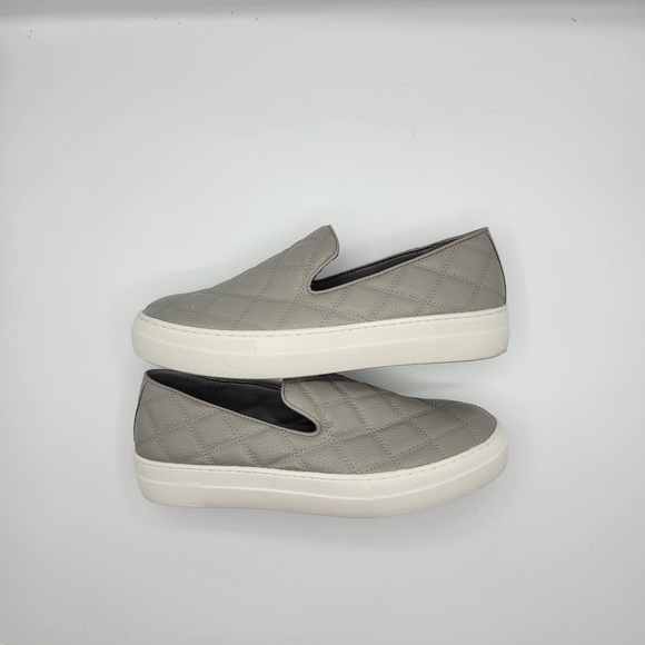 Steve Madden slip on quilted leather upper size 9M - Picture 3 of 13